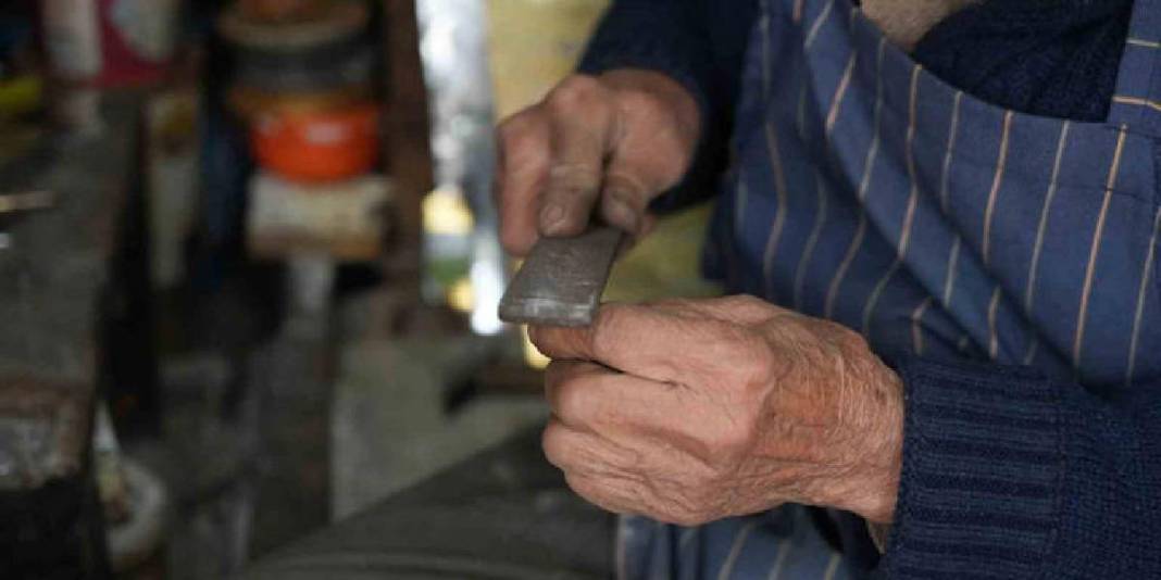 86 yaşında üretiyor, Amerika’ya bile satıyor! Teknolojiye direnen 66 yıllık usta: Sabahın ilk ışıklarında işinin başına geçiyor 4